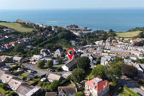 Capstone Court, Ilfracombe, Devon, EX34 2 bed apartment for sale