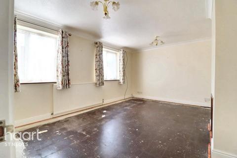 Naseby Gardens, St Neots 3 bed terraced house for sale