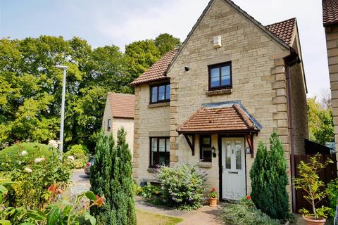 Lilac Way, Calne 3 bed detached house for sale