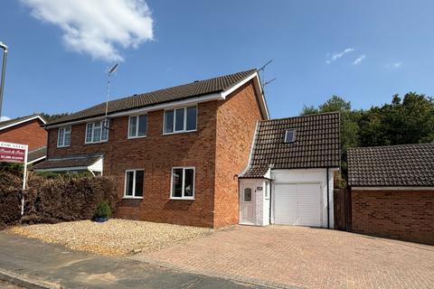 Valley Road, Buckingham... 4 bed semi