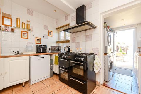 Westbrooke Crescent, Welling DA16 4 bed semi