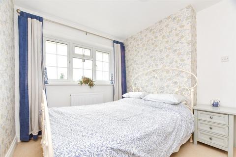 Hunters Way, Uckfield TN22 3 bed terraced house for sale