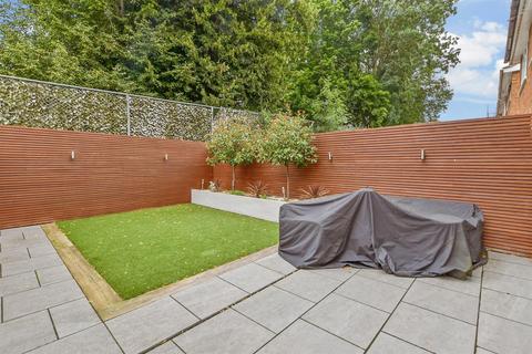 Ragstone Road, Bearsted, Maidstone, Kent 3 bed semi