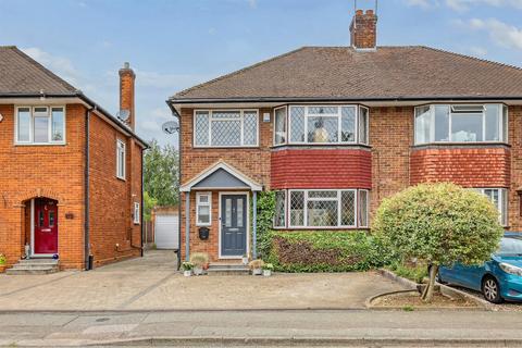 Hunter Avenue, Shenfield, Brentwood 3 bed semi