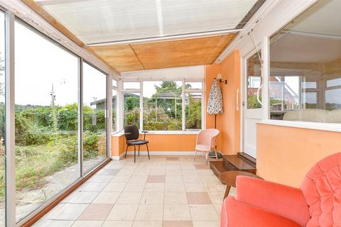 Golden Ridge, Freshwater PO40 3 bed detached bungalow for sale
