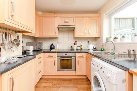 Fairview Road, Meopham DA13 3 bed semi