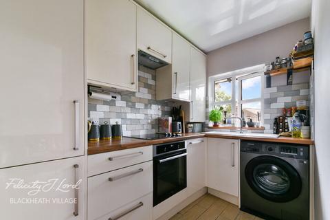 Halley Gardens, London SE13 2 bed apartment for sale