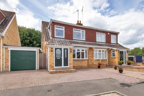 Chequers Close, Istead Rise... 3 bed semi