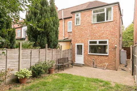 Seely Road, London SW17 2 bed semi