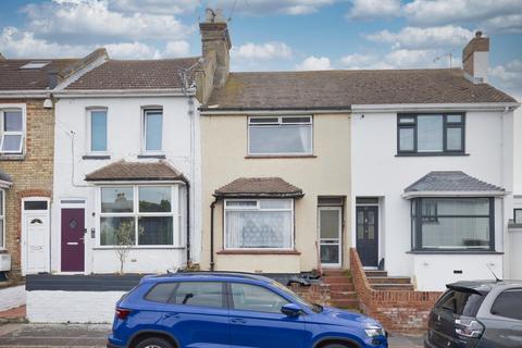 Woodford Avenue, Ramsgate, Kent, CT12 3 bed terraced house for sale