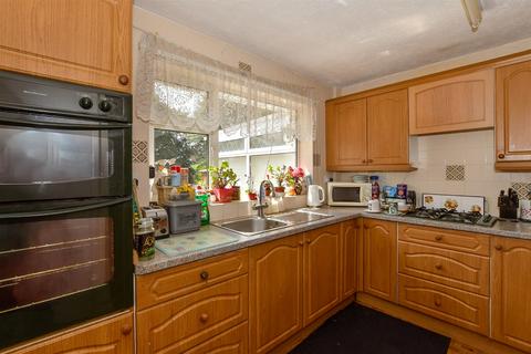 Ford Close, Canterbury CT4 2 bed detached bungalow for sale