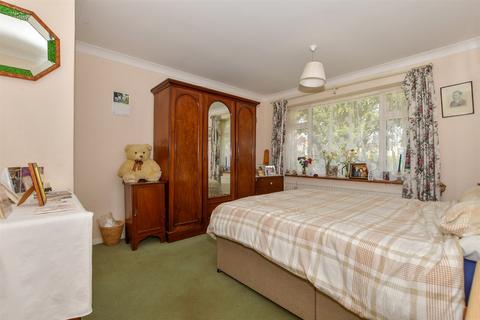 Ford Close, Canterbury CT4 2 bed semi