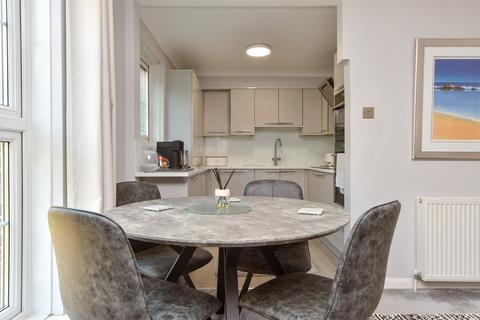 Serene Court, Broadstairs CT10 2 bed apartment for sale