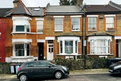 Steele Road, London 2 bed flat for sale