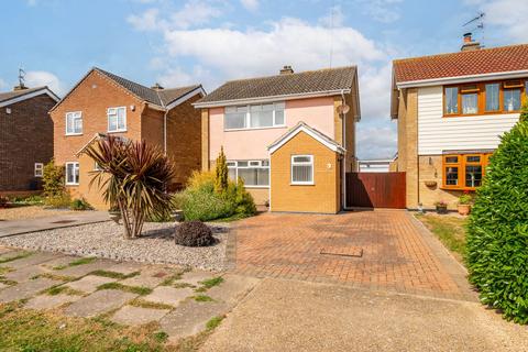 Rowan Way, Lowestoft 3 bed detached house for sale