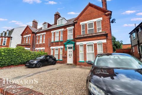 North Denes Road, Great Yarmouth 7 bed semi