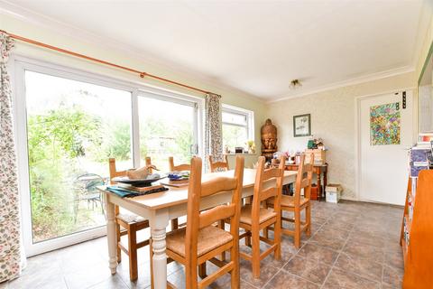 Felbridge Close, East Grinstead RH19 3 bed semi