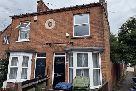 12 William Road, Wisbech PE13 2AA 2 bed semi