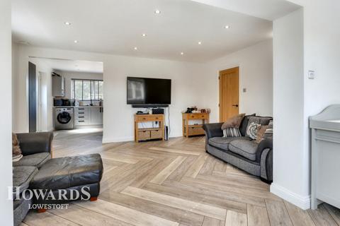 Somerleyton Road, Lowestoft 3 bed semi