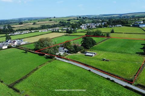 Dolgran, Pencader 2 bed property with land for sale