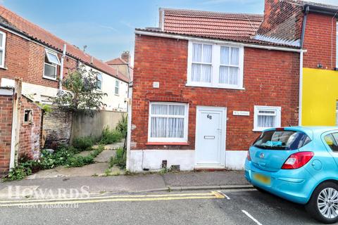 North Market Road, Great Yarmouth 3 bed semi