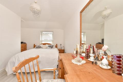 Milner Crescent, Aylesham... 3 bed semi