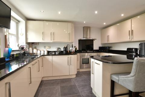 Carswell Gardens, Wickford, Essex 3 bed semi