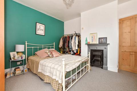 Grange Road, East Cowes PO32 2 bed end of terrace house for sale