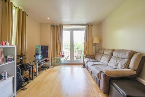 Grosvenor Court, Wharf Lane, London, E14 2 bed flat for sale
