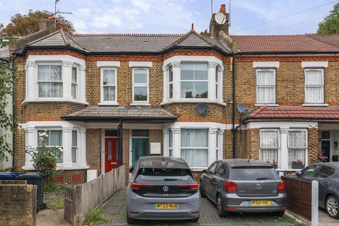 Shirley Gardens, London 1 bed apartment for sale