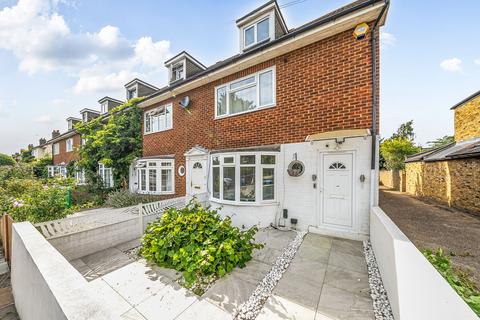 Lock Road, Richmond, TW10 3 bed semi