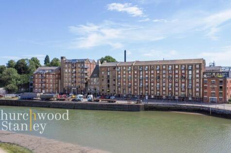 High Street, Mistley, CO11 2 bed apartment for sale