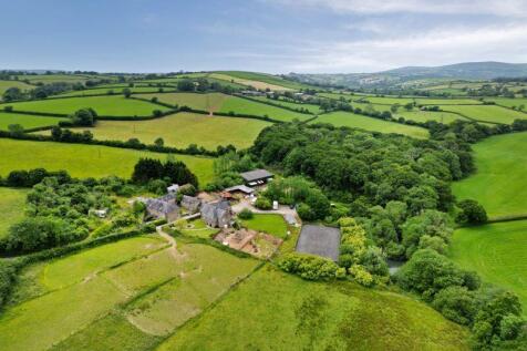 6 bedroom detached house for sale