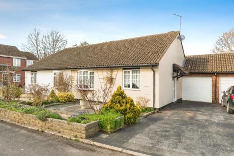 2 bedroom semi-detached bungalow for sale