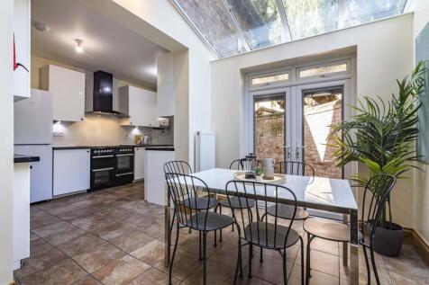 Hope Drive, Nottingham, NG7 6 bed end of terrace house for sale