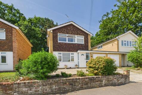 3 bedroom link detached house for sale
