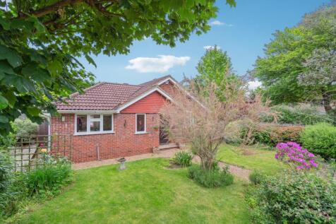 Long Close, Farnham Common SL2 3 bed detached bungalow for sale