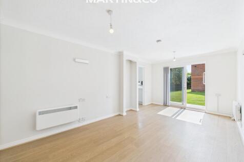 Acorn Drive, Wokingham 2 bed ground floor flat for sale