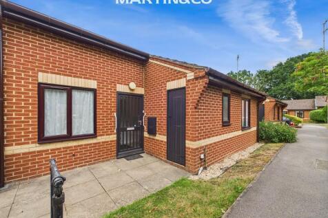 Kennet Court, Wokingham 2 bed terraced bungalow for sale