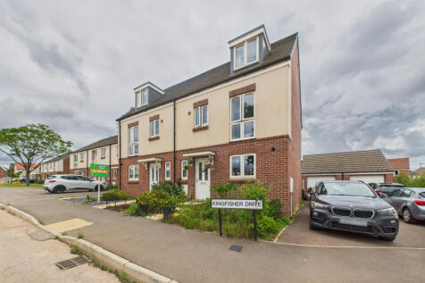 Kingfisher Drive, Lydney... 4 bed semi