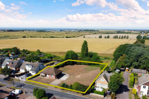 Park Square West, Jaywick CO15 3 bed property with land for sale