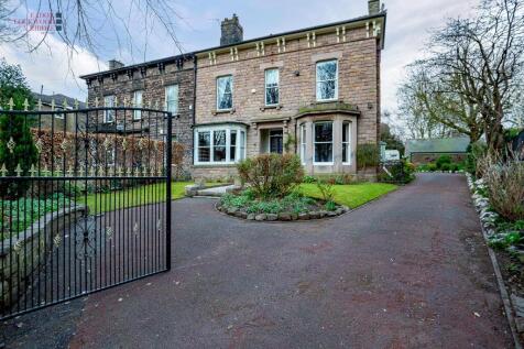 6 bedroom semi-detached house for sale