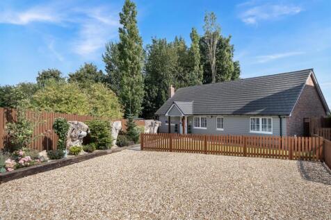 New Orchard Lane, Thurcroft, Rotherham 3 bed detached bungalow for sale