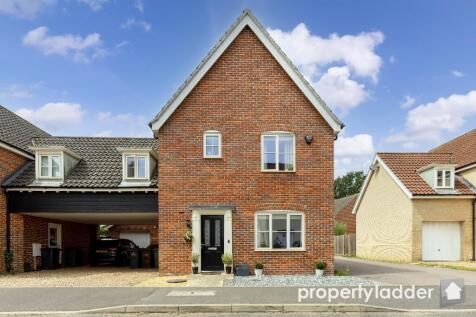 3 bedroom link detached house for sale