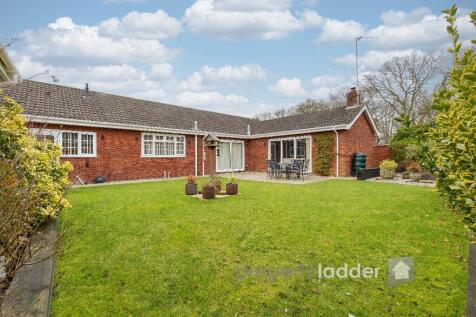 4 bedroom detached bungalow for sale