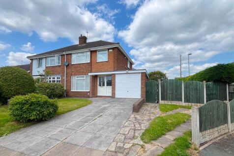 High Street, Burntwood, WS7 1LX 3 bed semi