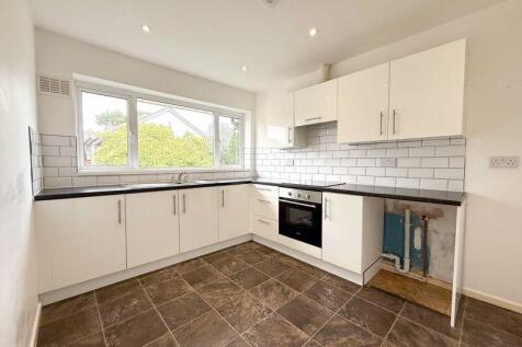 2 bedroom maisonette for sale