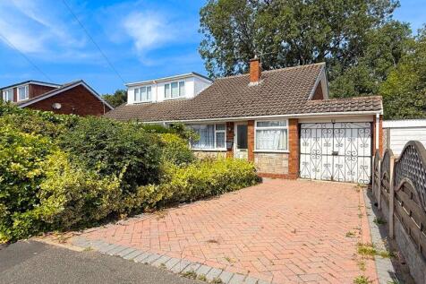 St. Pauls Road, Burntwood, WS7 0DF 2 bed semi