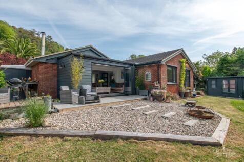 2 bedroom detached bungalow for sale