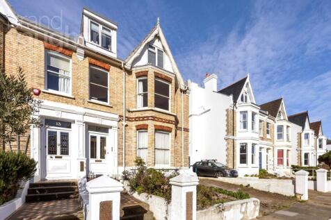 Studio flat for sale